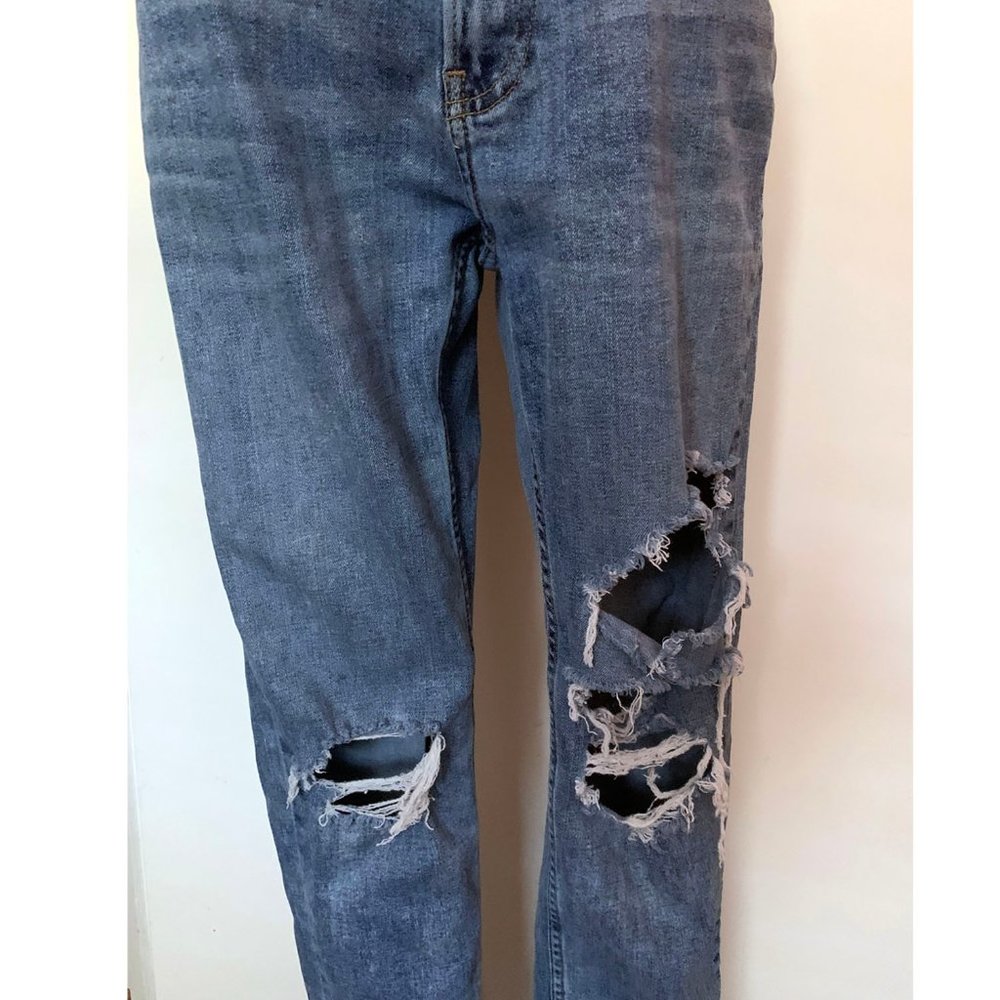 ❤️ Hollister Distressed Jeans - Picture 4 of 5